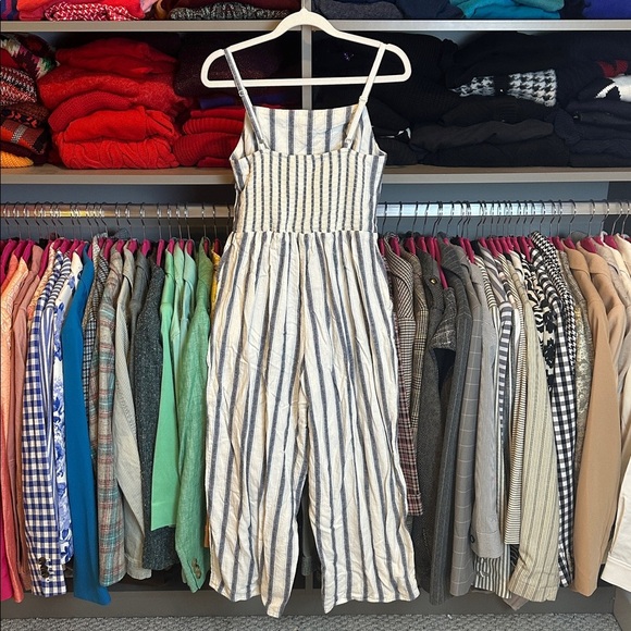 Old Navy white/gray striped sleeveless adjustable strap 2 pocket jumpsuit size S - Picture 3 of 3